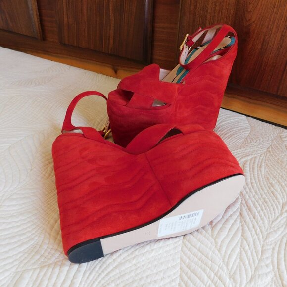 NIB Gucci Sally suede hibiscus red platform wedge heels ankle strap sandals 38 - Picture 10 of 16